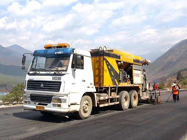 改性瀝青設(shè)備定期要做哪些設(shè)備的保養(yǎng)